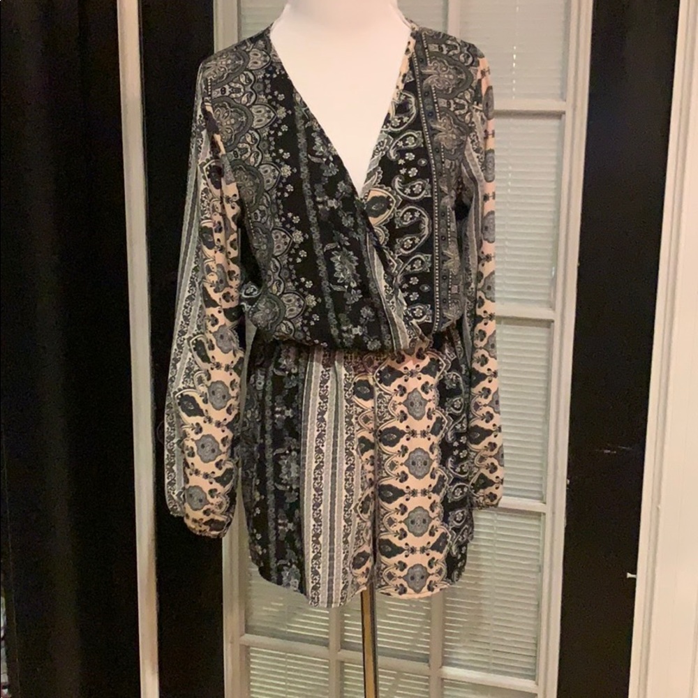 Long sleeve short romper